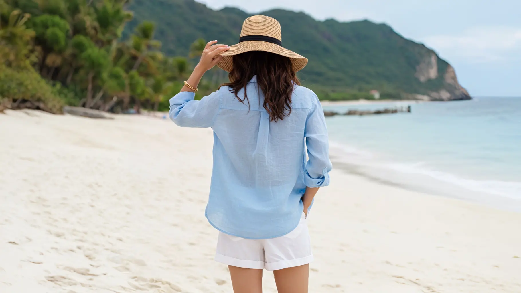 20 Lightweight Pieces to Pack for the Best Travel Outfit in Summer Getaways