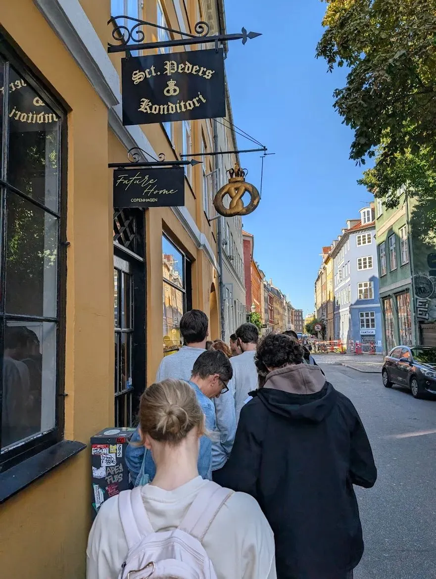 Students lining up outside Skt Peders Bageri for cheap pastries