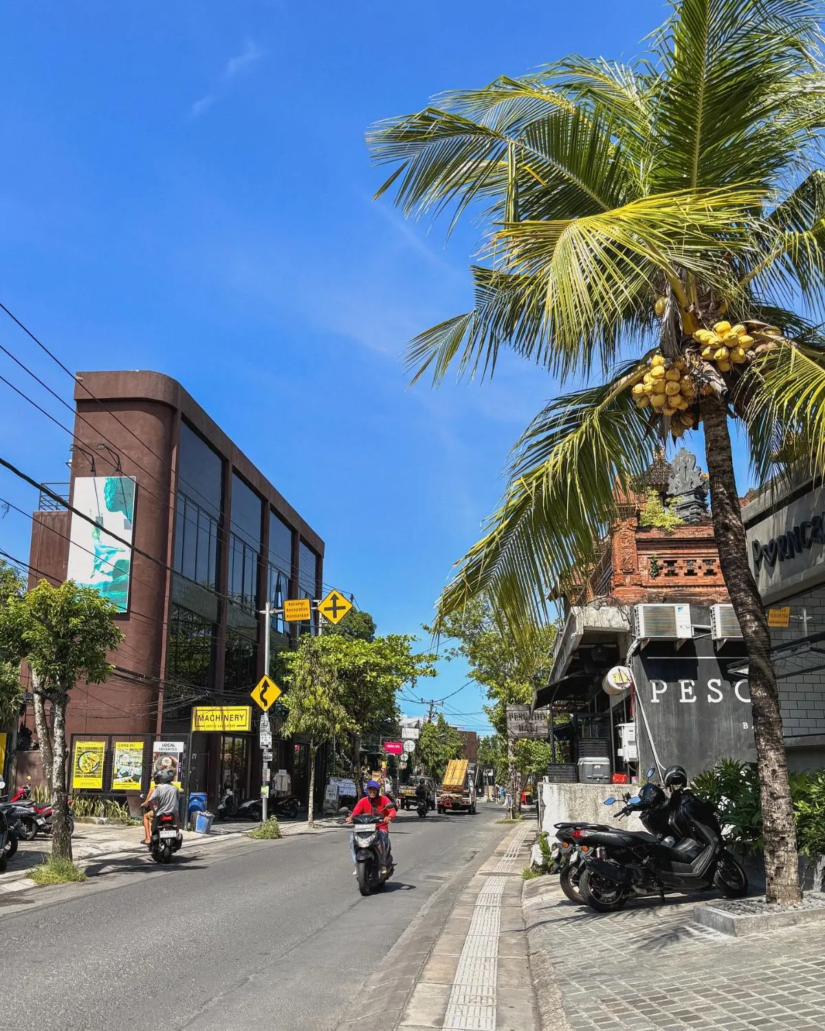 A peaceful street near Blossom Eco Luxury Villas in Pererenan Bali