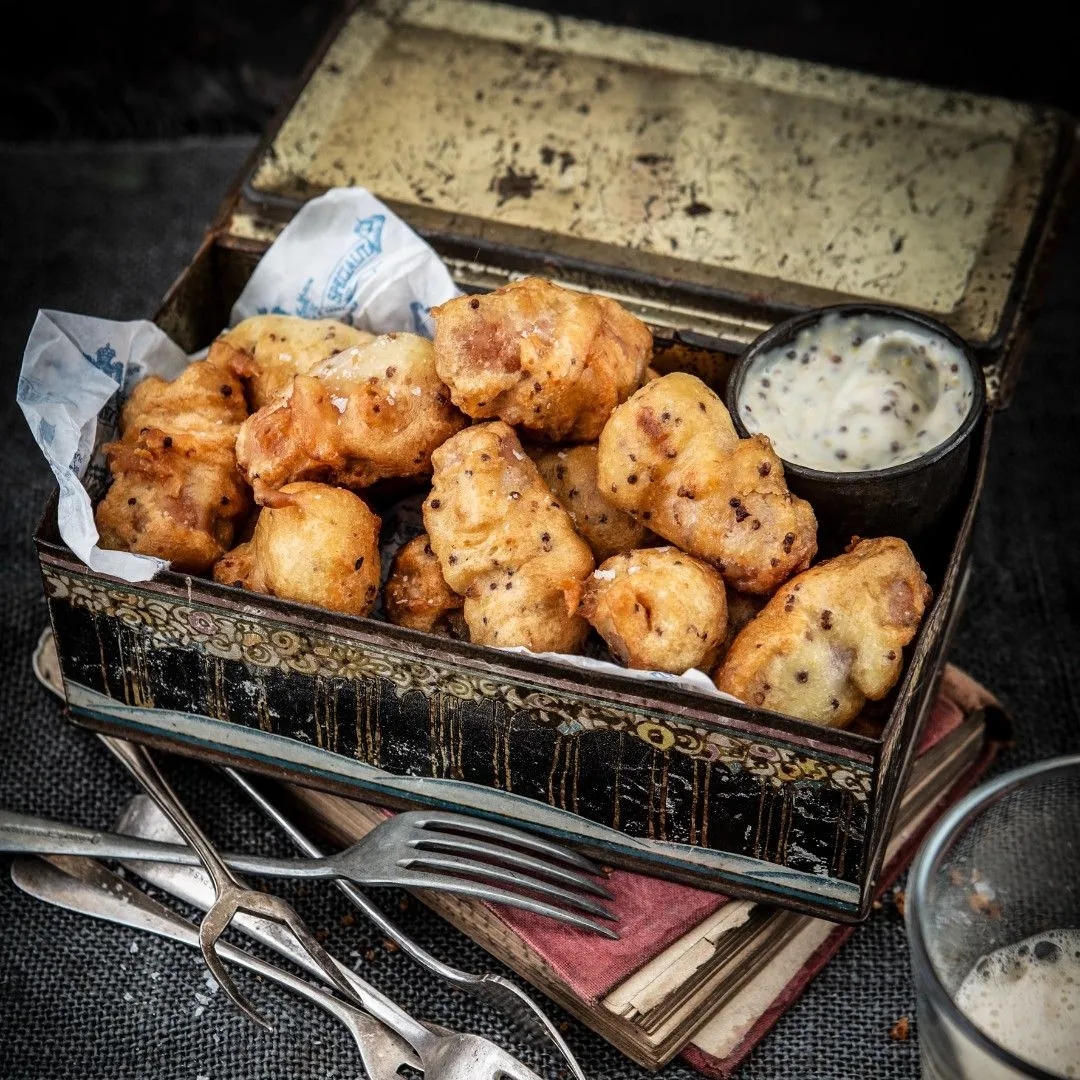 Cozy pub in Dalkey serving fresh seafood and dark stout