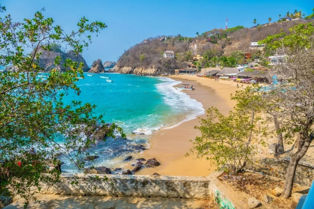 Clear turquoise waters at Playa Estacahuite in Oaxaca