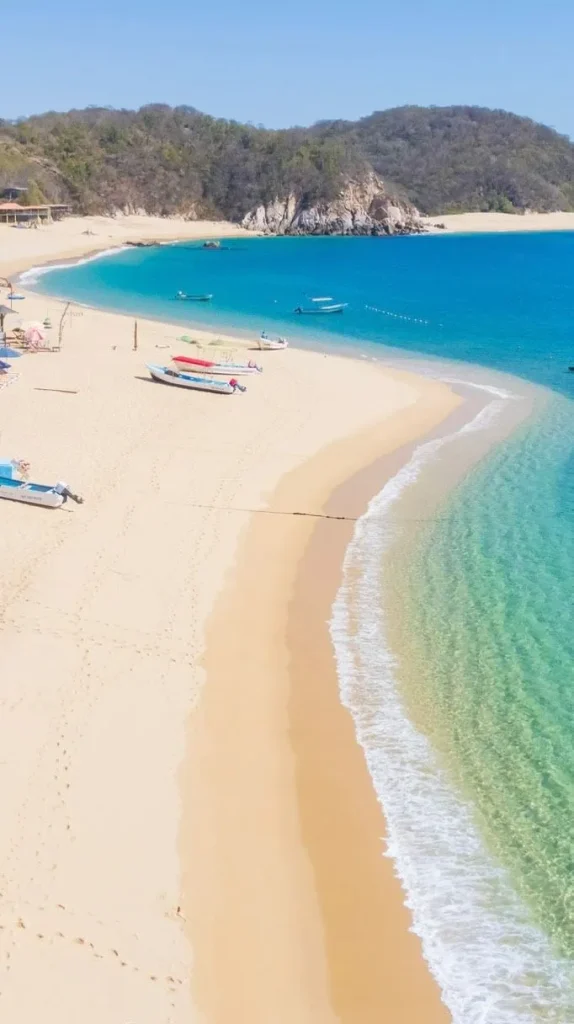 Turquoise waters and white sand at Playa Riscalillo