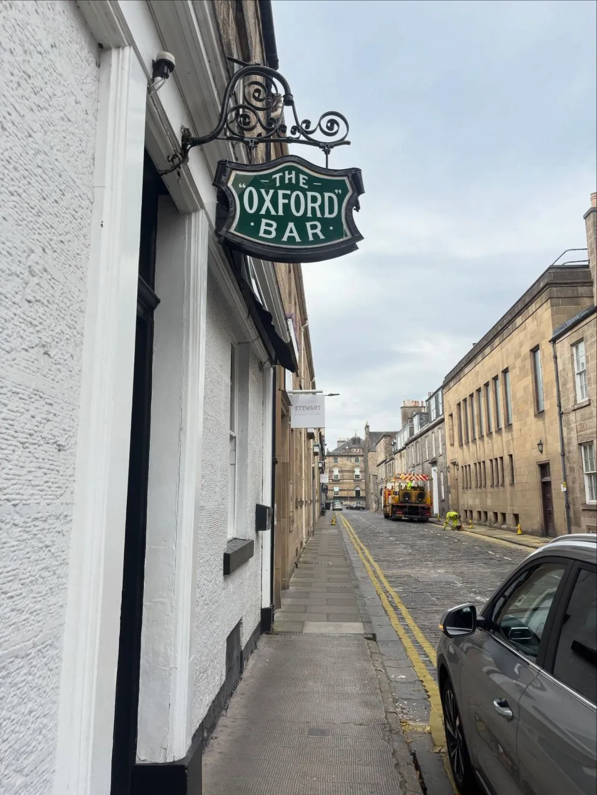 Cozy exterior of The Oxford Bar in Edinburgh at twilight
