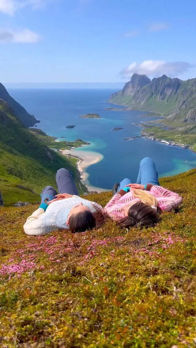 Panoramic view of white sand beaches from the Høgskrova hiking trail